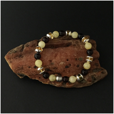 Bracelet from round amber beads
