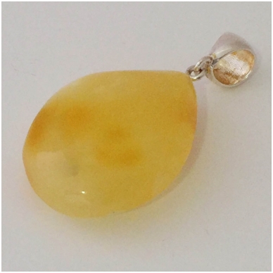 Yellowish amber pendant
