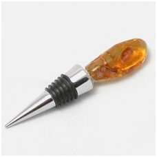 Wine stopper decorated with amber