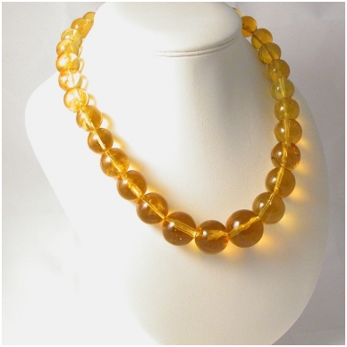 Yellowish round Baltic amber necklace Yellowish round Baltic amber necklace