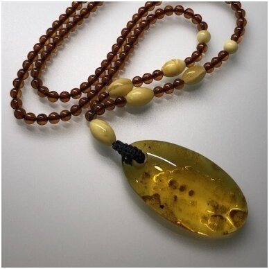 Amber necklace with pendant