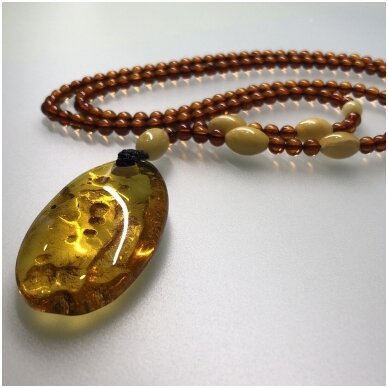 Amber necklace with pendant 2
