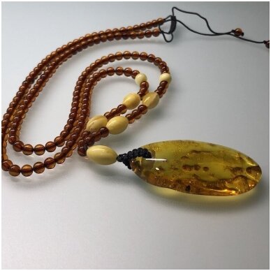 Amber necklace with pendant 3