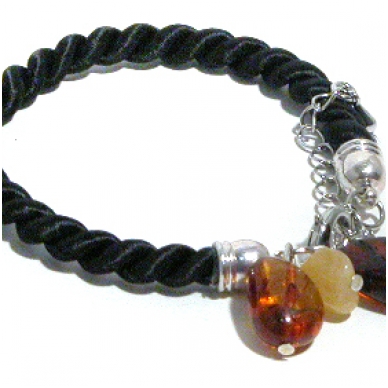 Bracelet with amber 2
