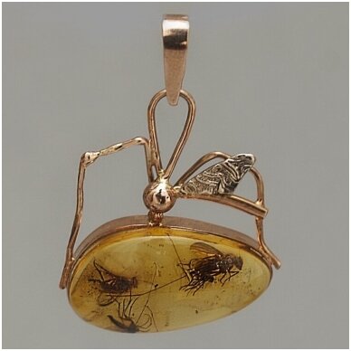 Gold pendant with amber inclusions